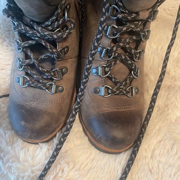 Gray Sorel Boots - Picture 4 of 7